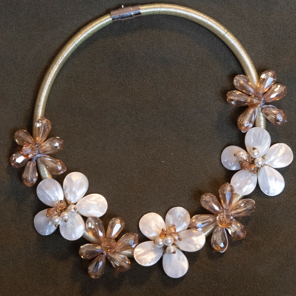 Gardenia Crystal & Mother of Pearl Necklace